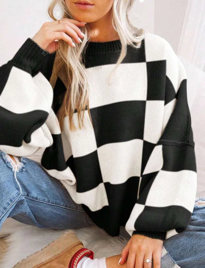 Oversized Women's Checkerboard Sweater with Ribbed Trims – Cozy Two-Tone Knit for Comfortable Layering 14