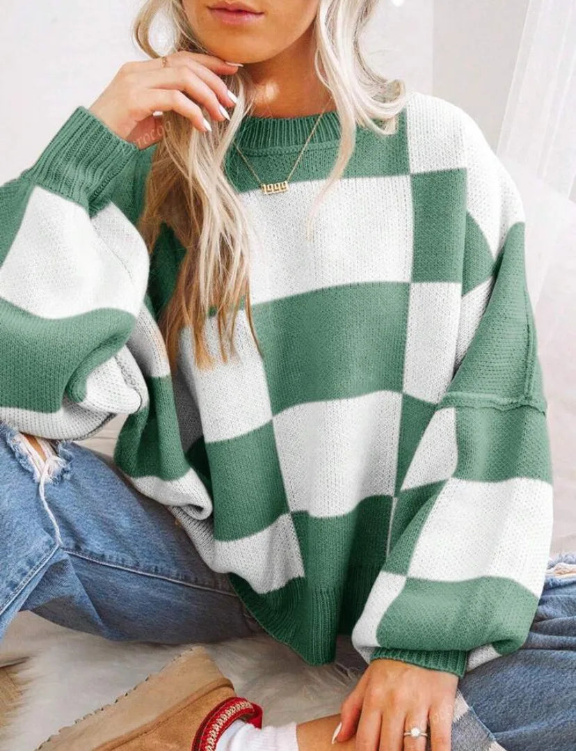 Oversized Women's Checkerboard Sweater with Ribbed Trims – Cozy Two-Tone Knit for Comfortable Layering 15