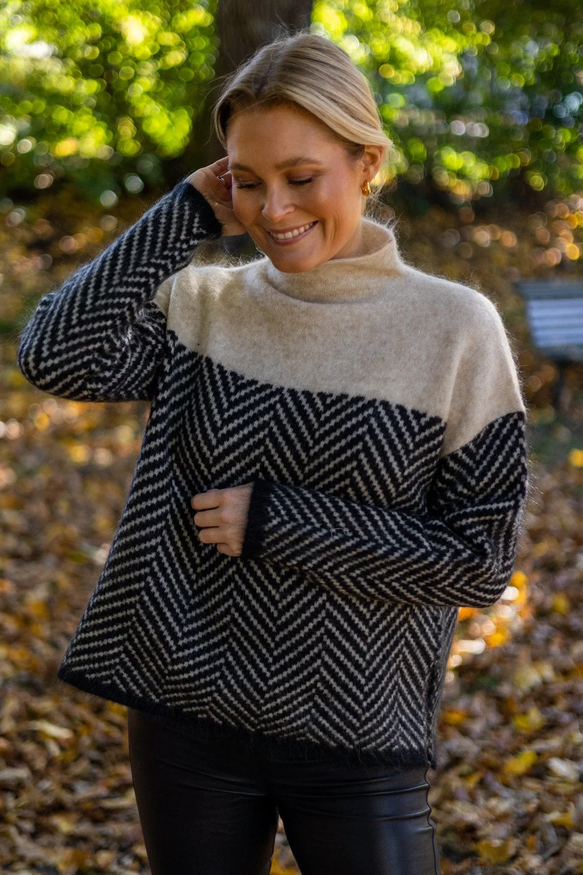 Two-Tone Chevron Turtleneck Sweater for Women – Soft Knit, Relaxed Fit, Funnel Neck, Cozy Winter Layering 1
